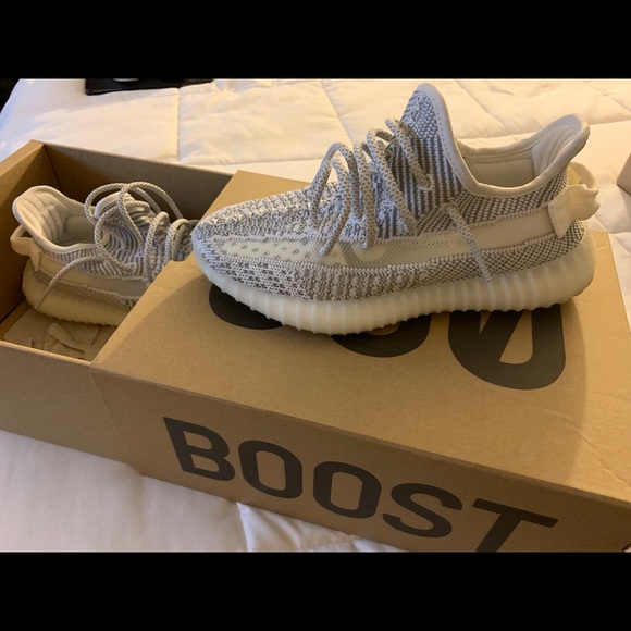 Yeezy 350 - Picture 2 of 4